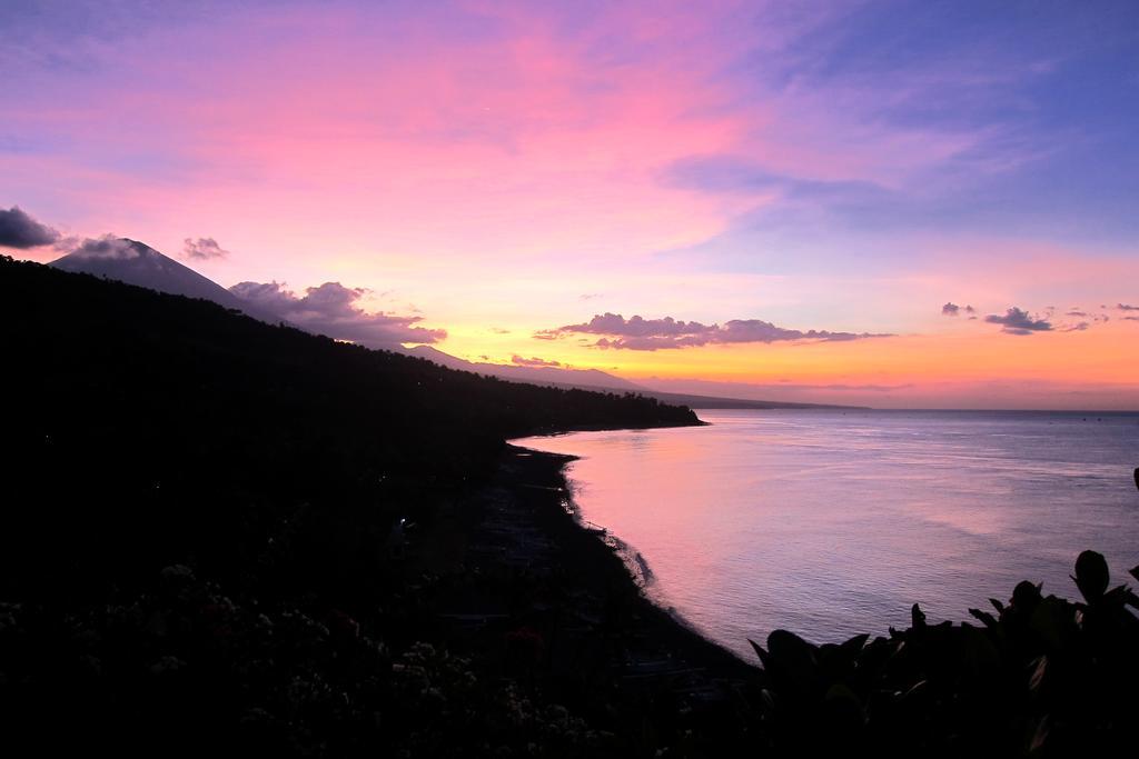 Waenis Sunset View Hotel And Restaurant, Amed, Bali Exterior photo